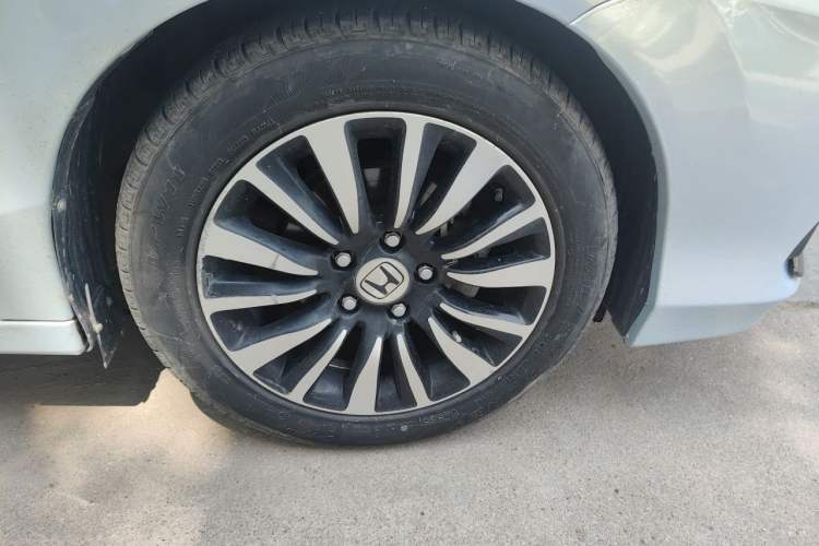 Used Honda Crider 2013 1.8L automatic luxury edition Right Front Wheel Hub