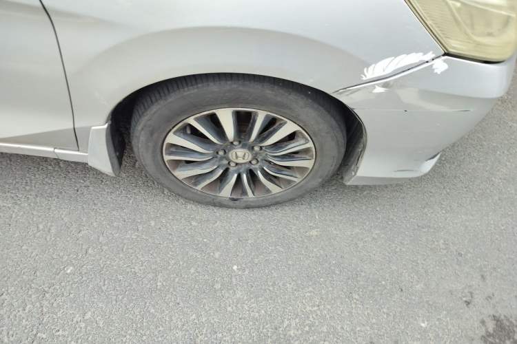Used Honda Crider 2013 1.8L automatic luxury edition Right Front Wheel Hub