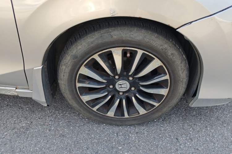 Used Honda Crider 2013 1.8L manual Comfort version Right Front Wheel Hub