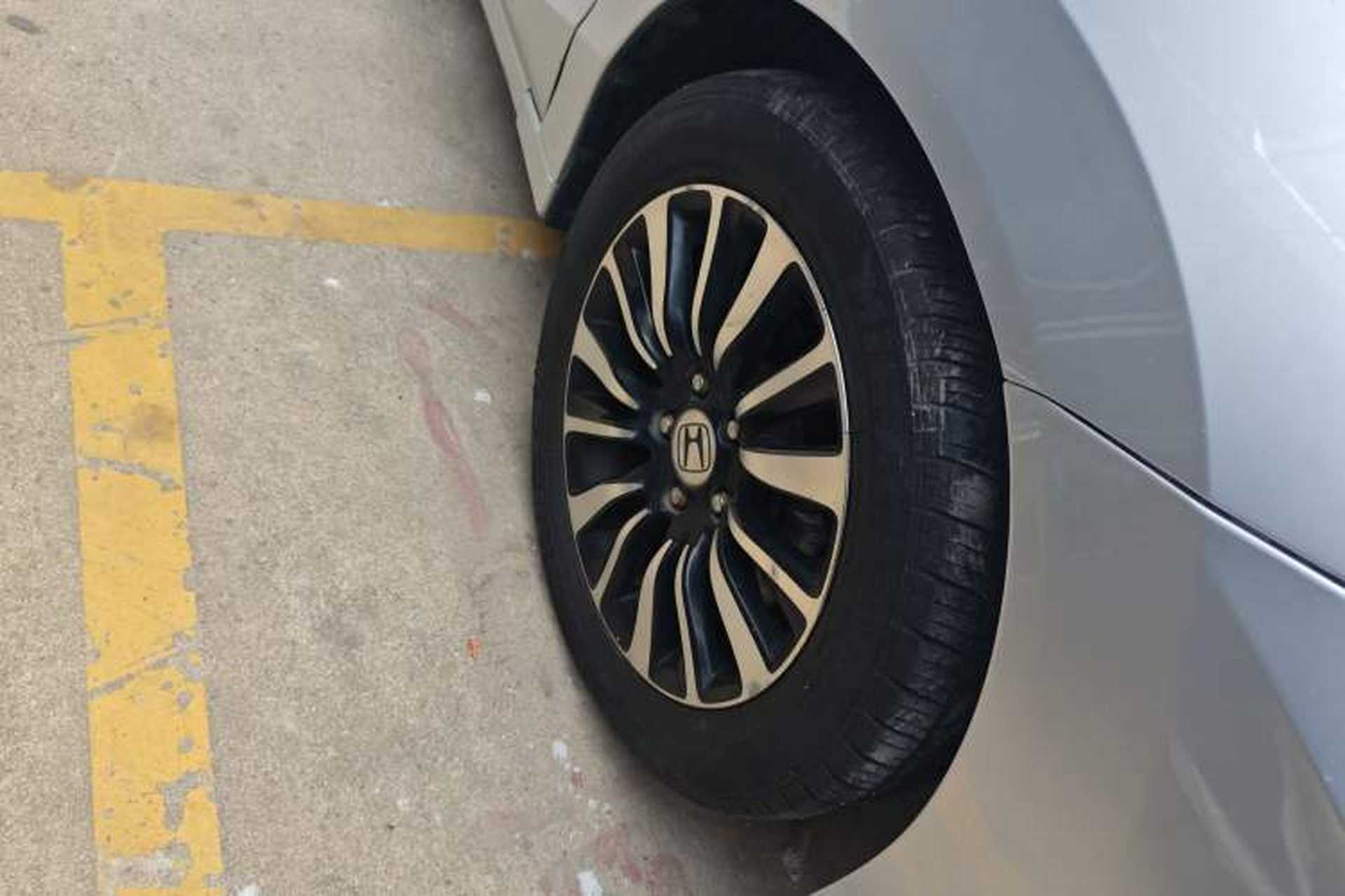 Used Honda Crider 2013 1.8L automatic comfort version Right Front Wheel Hub