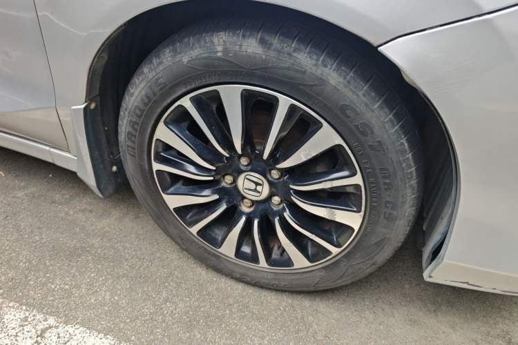 Used Honda Crider 2013 1.8L automatic luxury edition Right Front Wheel Hub
