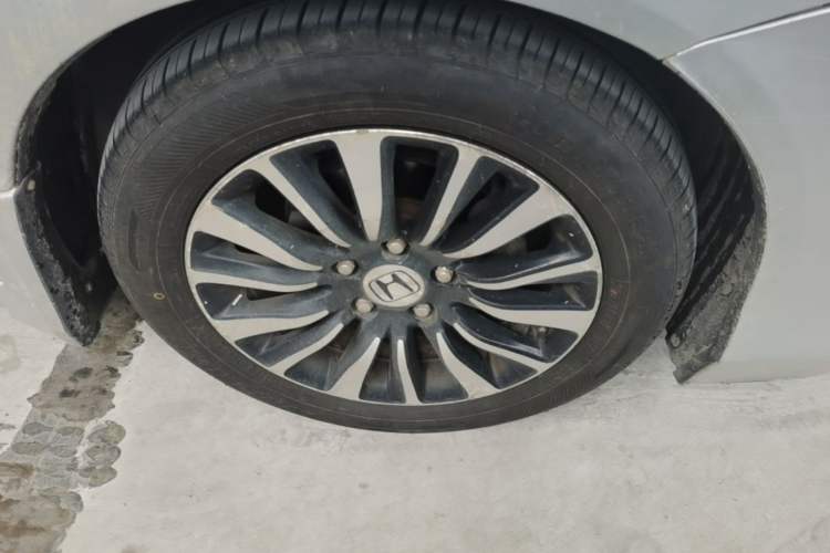 Used Honda Crider 2013 1.8L automatic comfort version Right Front Wheel Hub