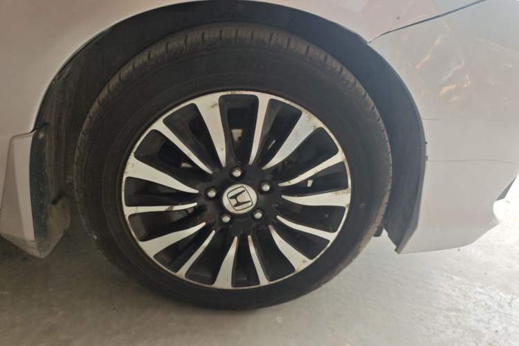 Used Honda Crider 2013 1.8L automatic comfort version Right Front Wheel Hub