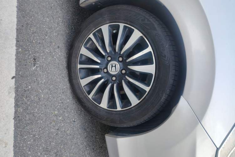 Used Honda Crider 2013 1.8L automatic luxury edition Right Front Wheel Hub