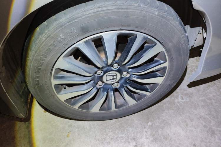 Used Honda Crider 2013 1.8L automatic luxury edition Right Front Wheel Hub