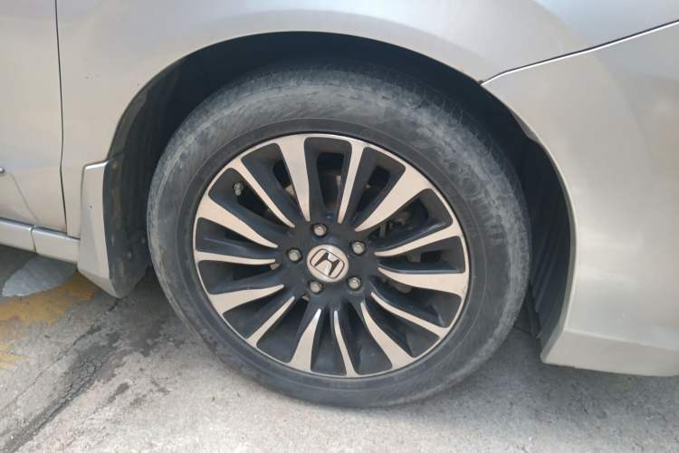 Used Honda Crider 2013 1.8L automatic comfort version Right Front Wheel Hub