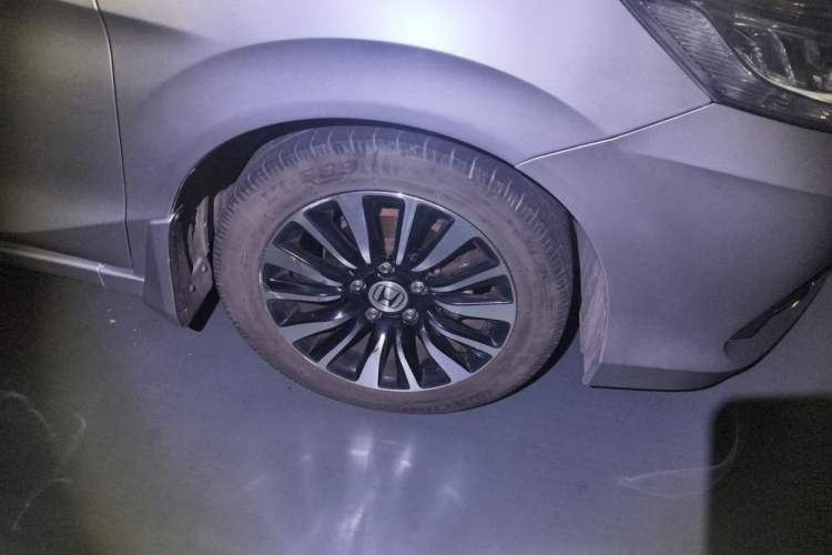 Used Honda Crider 2013 1.8L automatic luxury edition Right Front Wheel Hub