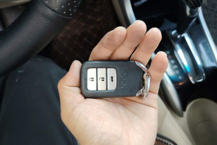 Used Honda Crider 2013 1.8L automatic luxury edition Vehicle Key