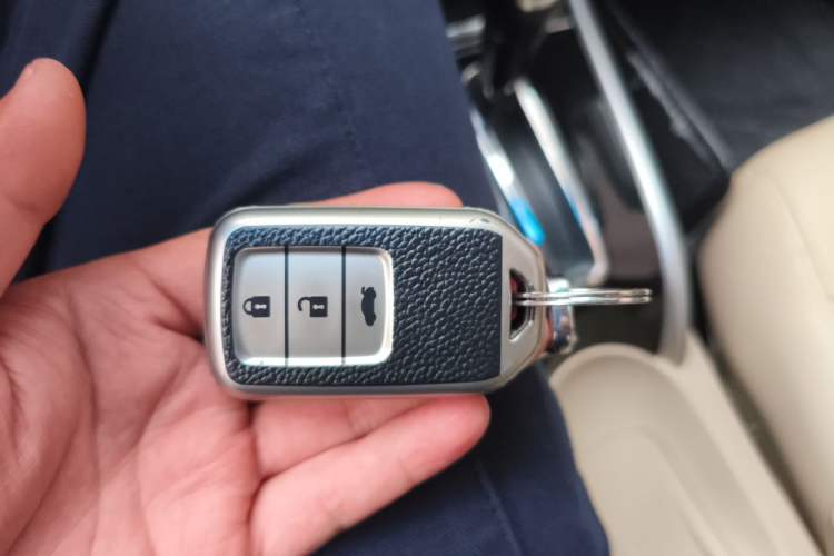 Used Honda Crider 2013 1.8L automatic luxury edition Vehicle Key