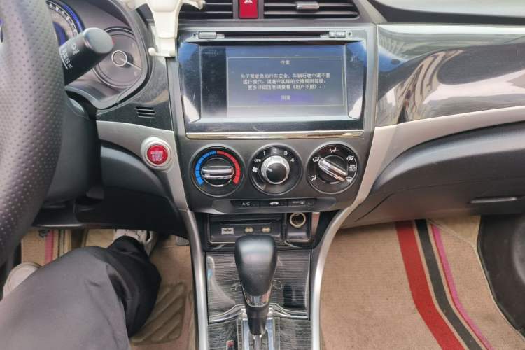 Used Honda Crider 2013 1.8L automatic luxury edition Audio And AC Panel