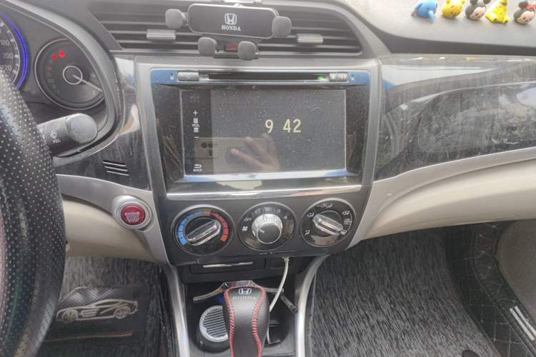 Used Honda Crider 2013 1.8L automatic luxury edition Audio And AC Panel