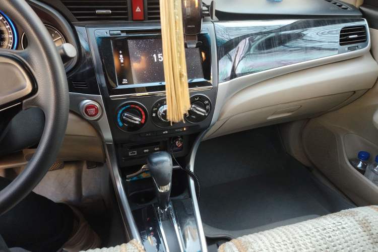 Used Honda Crider 2013 1.8L automatic luxury edition Audio And AC Panel