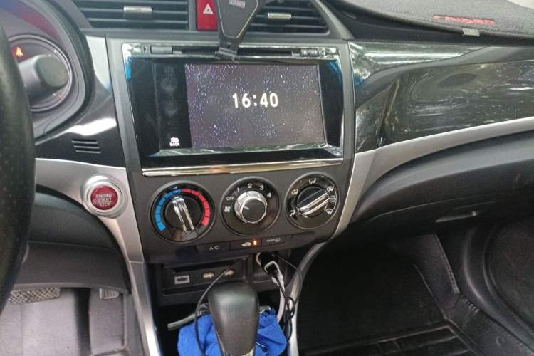 Used Honda Crider 2013 1.8L automatic luxury edition Audio And AC Panel