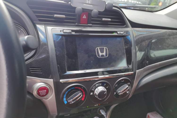 Used Honda Crider 2013 1.8L automatic luxury edition Audio And AC Panel