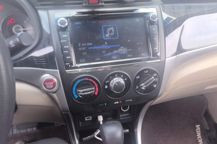 Used Honda Crider 2013 1.8L automatic luxury edition Audio And AC Panel
