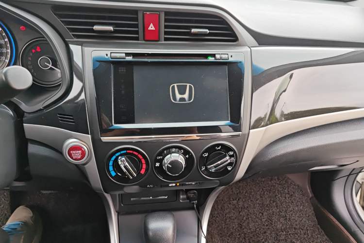 Used Honda Crider 2013 1.8L automatic luxury edition Audio And AC Panel