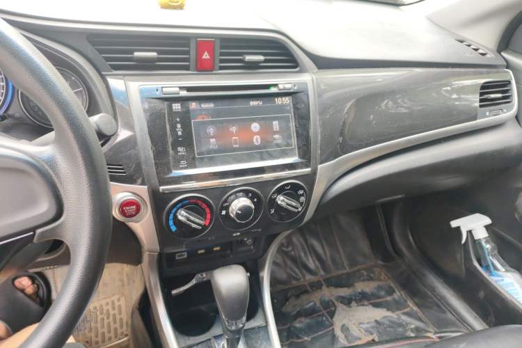 Used Honda Crider 2013 1.8L automatic luxury edition Audio And AC Panel