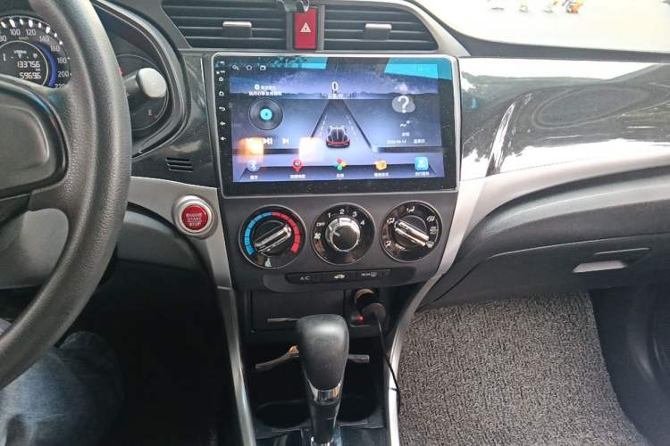 Used Honda Crider 2013 1.8L automatic luxury edition Audio And AC Panel