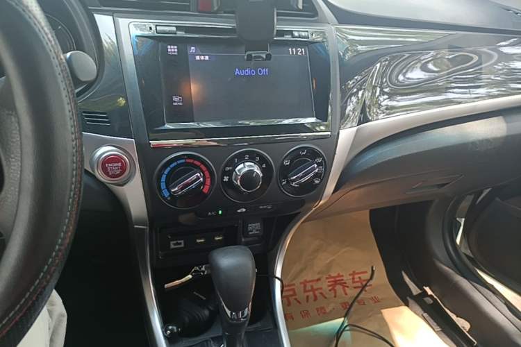 Used Honda Crider 2013 1.8L automatic luxury edition Audio And AC Panel