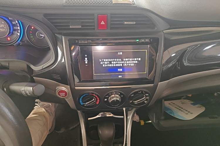Used Honda Crider 2013 1.8L automatic luxury edition Audio And AC Panel