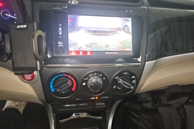 Used Honda Crider 2013 1.8L automatic luxury edition Audio And AC Panel