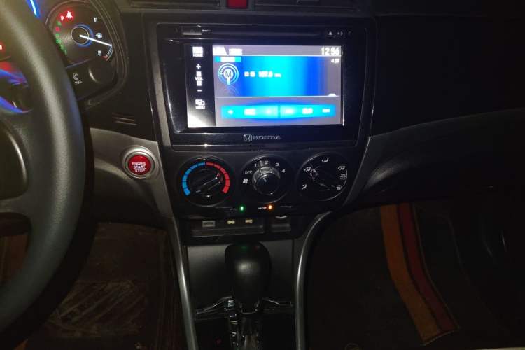 Used Honda Crider 2013 1.8L automatic luxury edition Audio And AC Panel