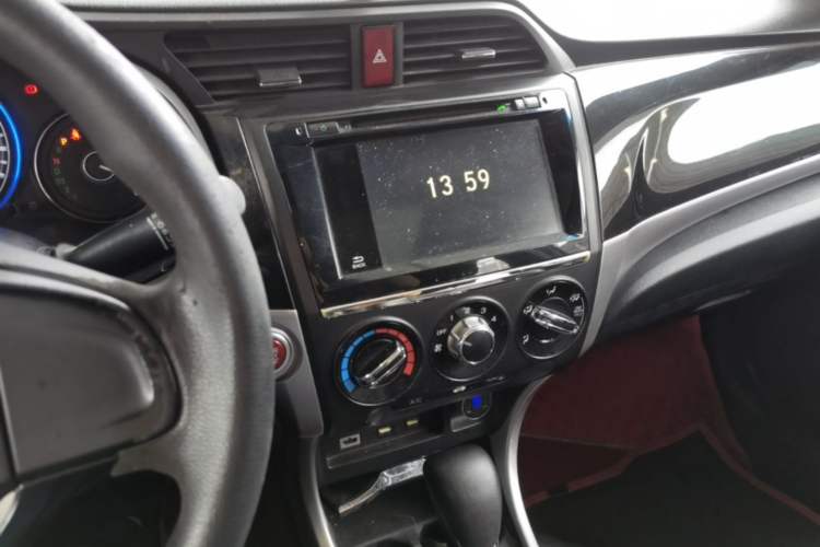 Used Honda Crider 2013 1.8L automatic luxury edition Audio And AC Panel