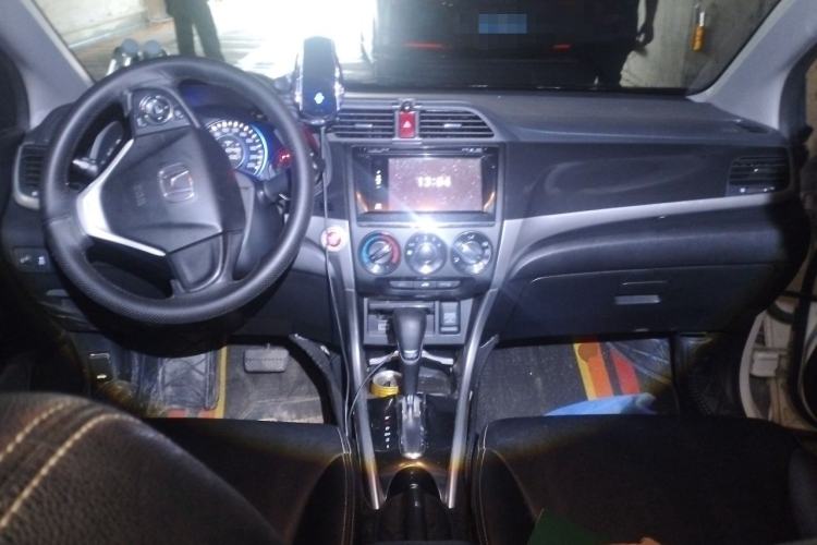 Used Honda Crider 2013 1.8L automatic luxury edition Center Console
