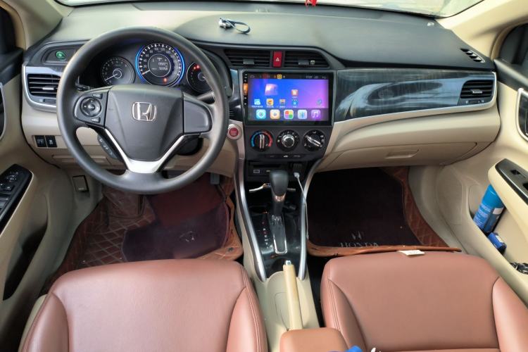 Used Honda Crider 2013 1.8L automatic luxury edition Center Console