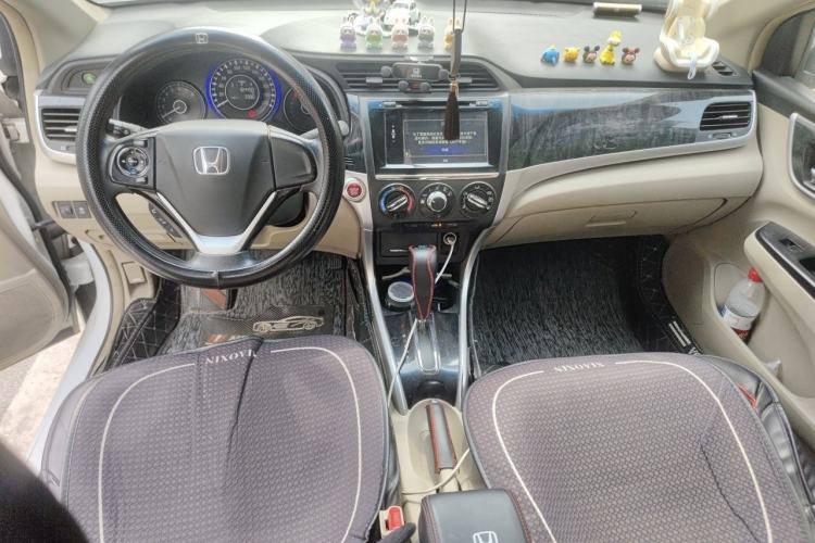 Used Honda Crider 2013 1.8L automatic luxury edition Center Console
