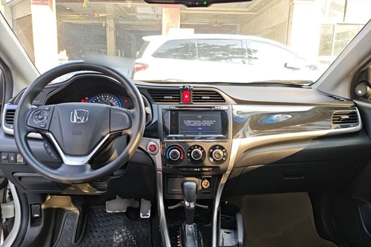 Used Honda Crider 2013 1.8L automatic luxury edition Center Console