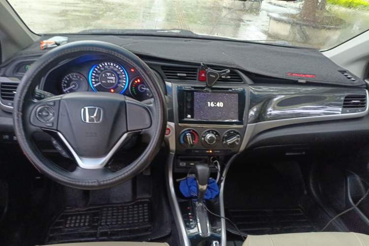 Used Honda Crider 2013 1.8L automatic luxury edition Center Console