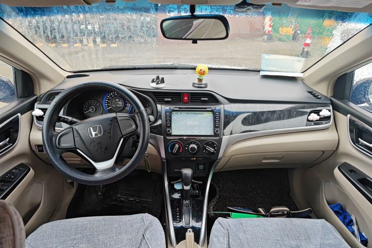 Used Honda Crider 2013 1.8L automatic comfort version Center Console