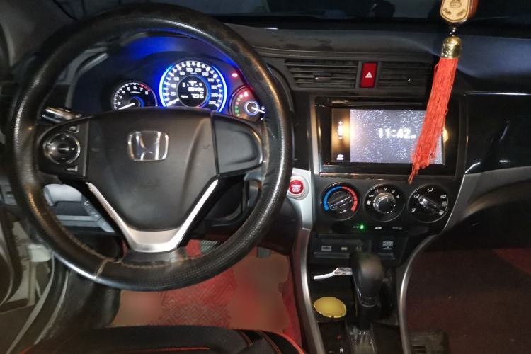 Used Honda Crider 2013 1.8L automatic luxury edition Center Console