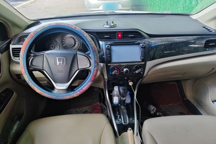 Used Honda Crider 2013 1.8L automatic comfort version Center Console
