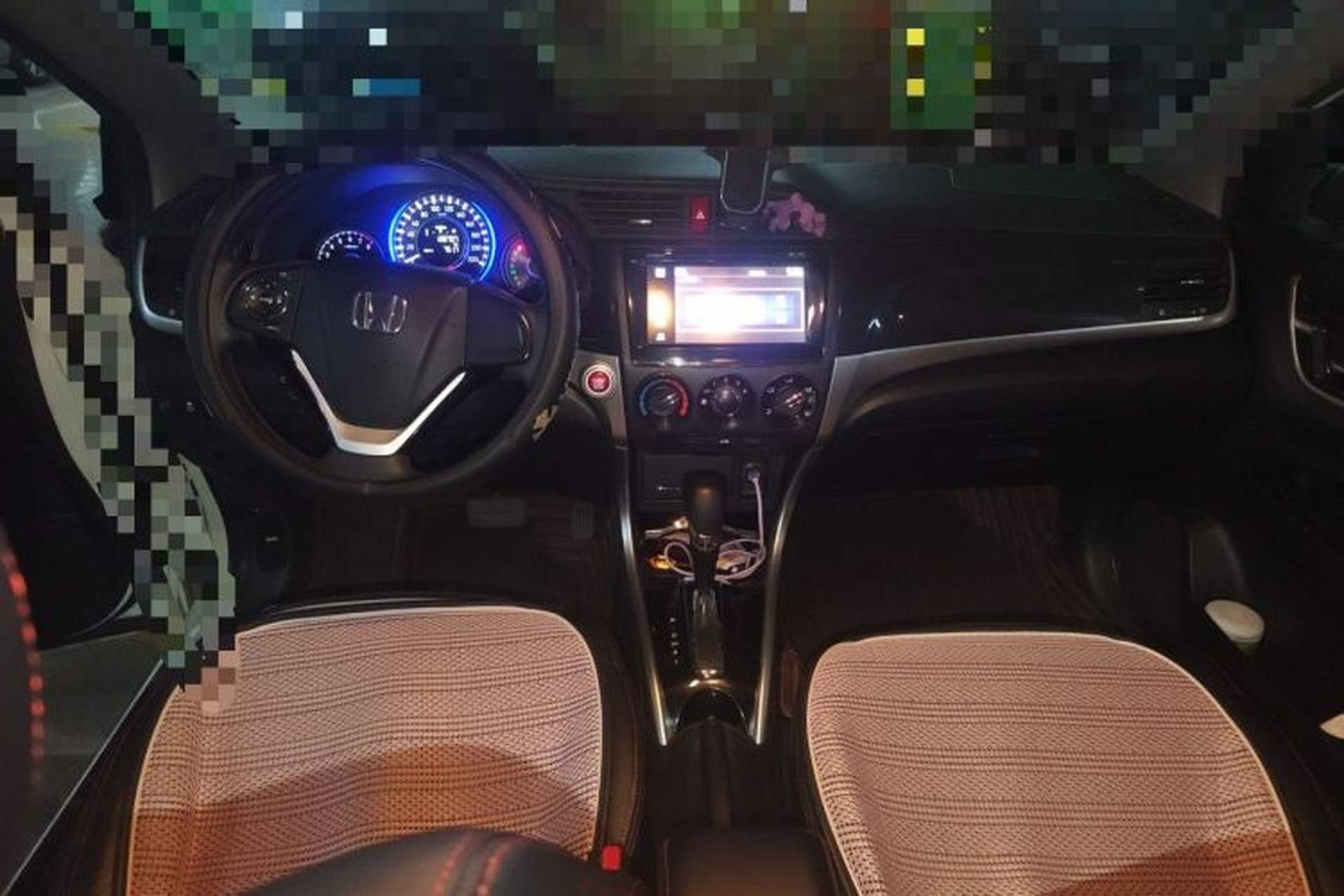 Used Honda Crider 2013 1.8L automatic luxury edition Center Console