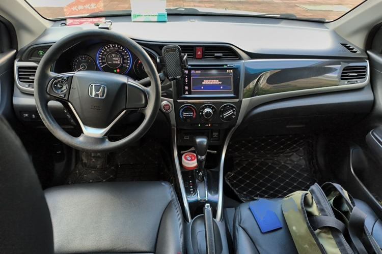 Used Honda Crider 2013 1.8L automatic luxury edition Center Console