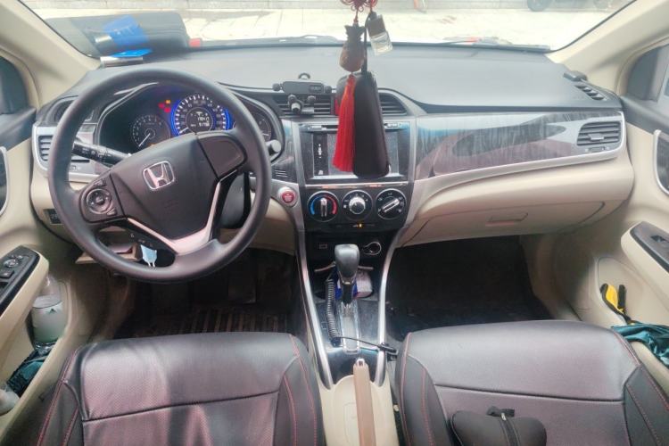 Used Honda Crider 2013 1.8L automatic luxury edition Center Console