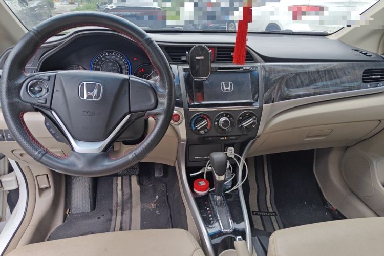 Used Honda Crider 2013 1.8L automatic luxury edition Center Console