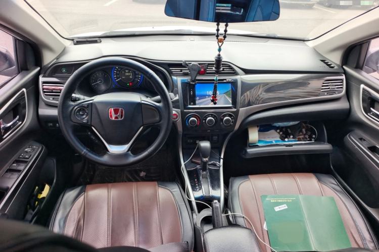 Used Honda Crider 2013 1.8L automatic luxury edition Center Console