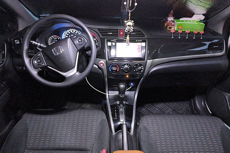Used Honda Crider 2013 1.8L automatic luxury edition Center Console