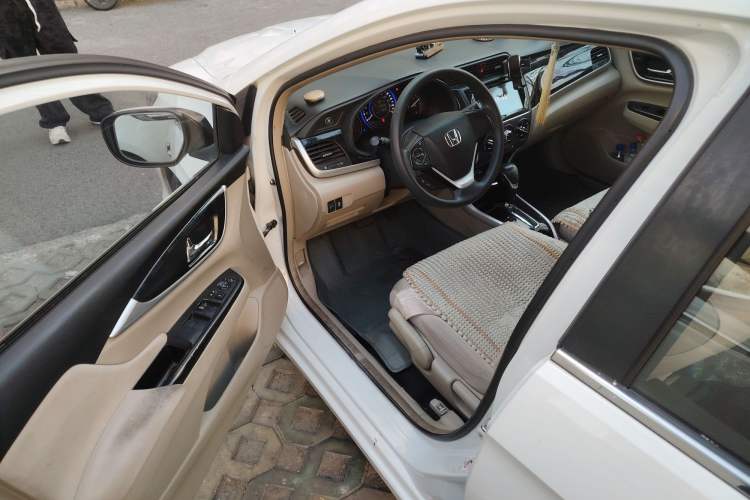 Used Honda Crider 2013 1.8L automatic luxury edition Driver Seat