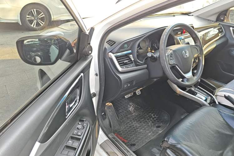 Used Honda Crider 2013 1.8L automatic luxury edition Driver Seat