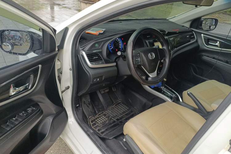Used Honda Crider 2013 1.8L automatic luxury edition Driver Seat