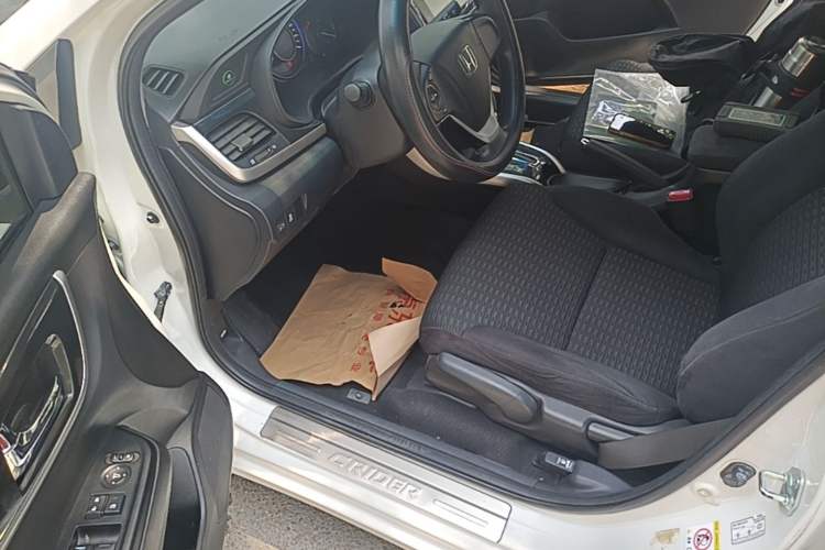 Used Honda Crider 2013 1.8L automatic luxury edition Driver Seat