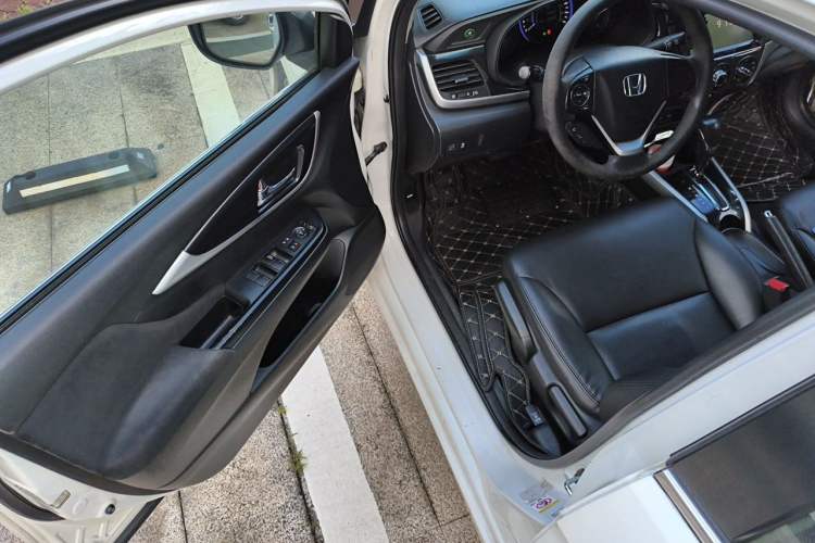 Used Honda Crider 2013 1.8L automatic luxury edition Driver Seat