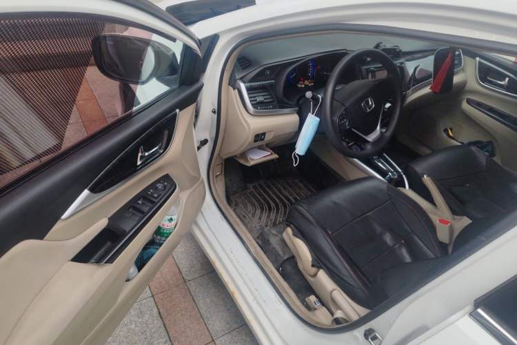 Used Honda Crider 2013 1.8L automatic luxury edition Driver Seat