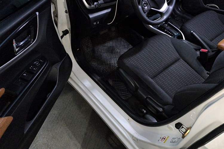 Used Honda Crider 2013 1.8L automatic luxury edition Driver Seat