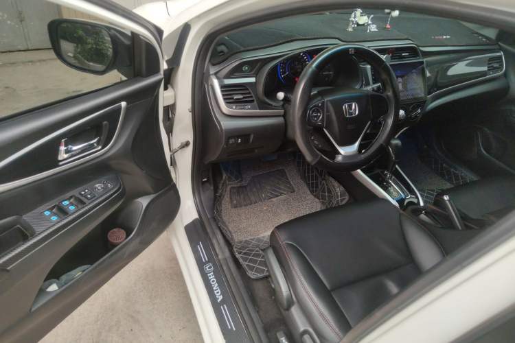 Used Honda Crider 2013 1.8L automatic luxury edition Driver Seat