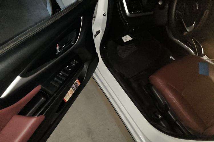 Used Honda Crider 2013 1.8L automatic luxury edition Driver Seat
